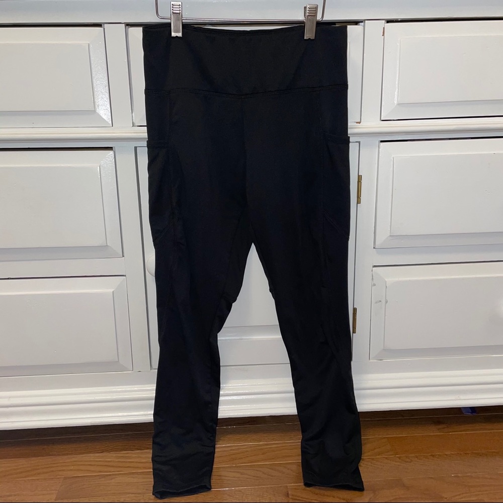 Black athletic leggings